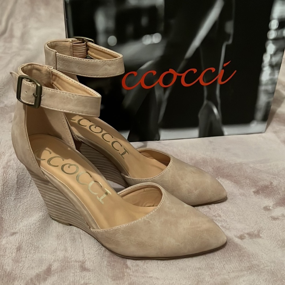 CCOCCI Abigail shoes on a platform
